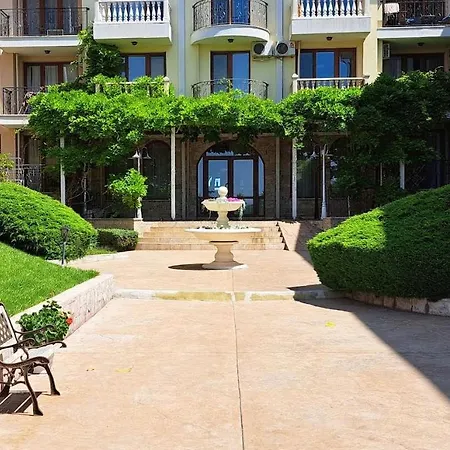 Patrick's - Royal Bay Apartamento Sveti Vlas